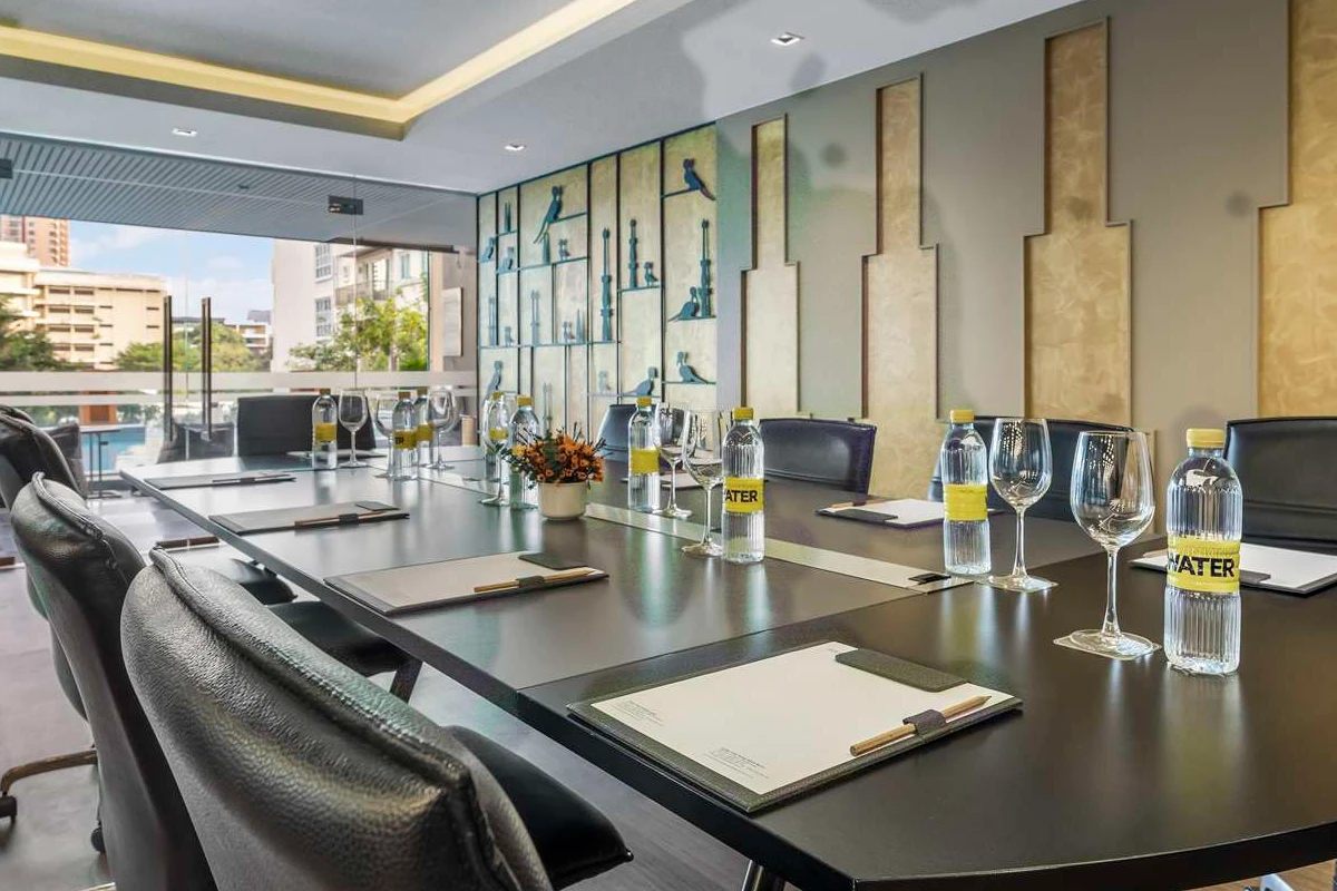 Golden Tulip Mandison Suites 