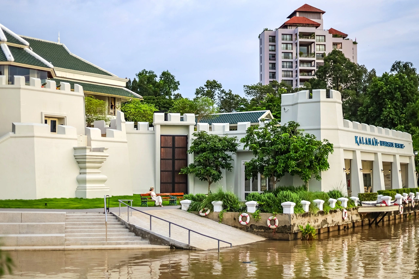 Kalanan Riverside Resort